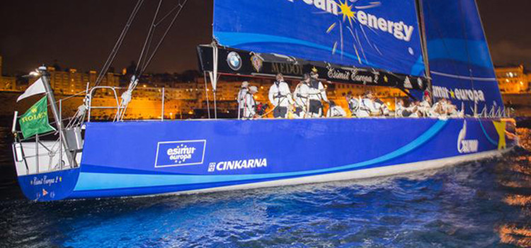 Rolex Middle Sea Race, Esimit Europa 2 first on the line