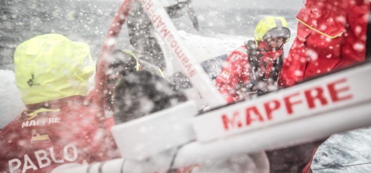 Volvo Ocean Race, “…fa freddo, è umido e non c’è via d’uscita”