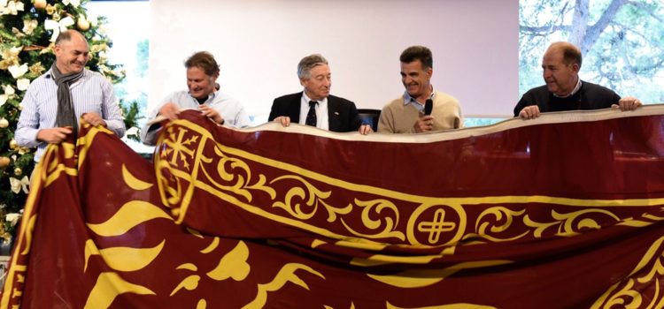 Dai club, l’equipaggio de Il Moro di Venezia dona alla Compagnia della Vela i simboli della sua storia
