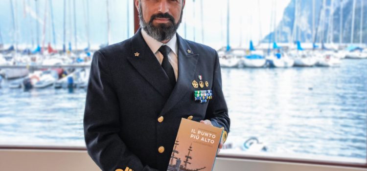 Vela e libri, Gianfranco Bacchi, ex comandante del Vespucci, presenta Il Punto più Alto