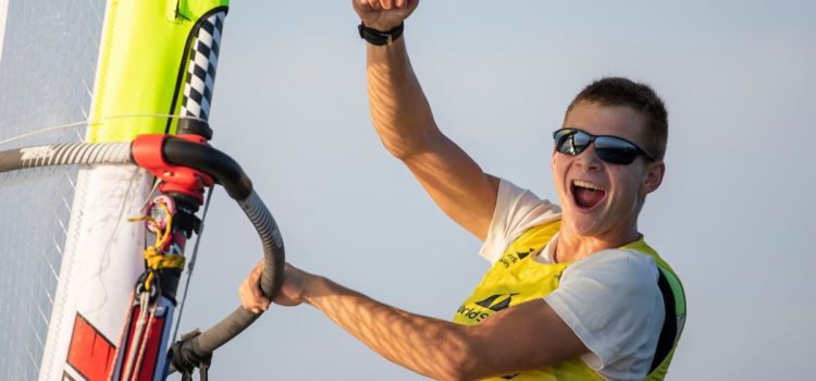 Windsurfer Bic Techno 293+ Worlds, Federico Pilloni vince a Mussanah