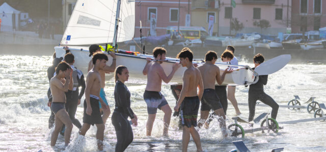 I Coppa Italia 420 San Terenzo, i capricci del meteo rallentano il programma ma animano la spiaggia